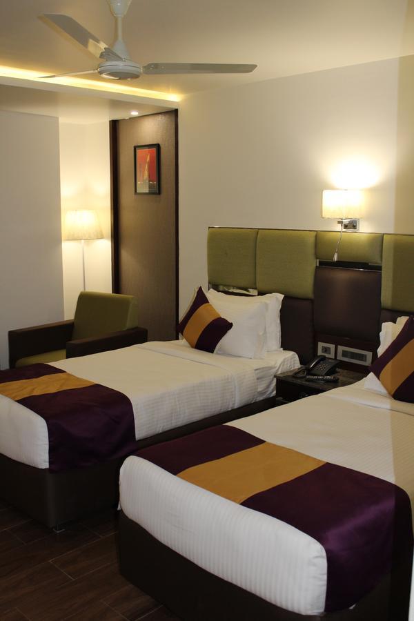 Hotel Ajantha Evergreen Vidzsajavádá Kültér fotó